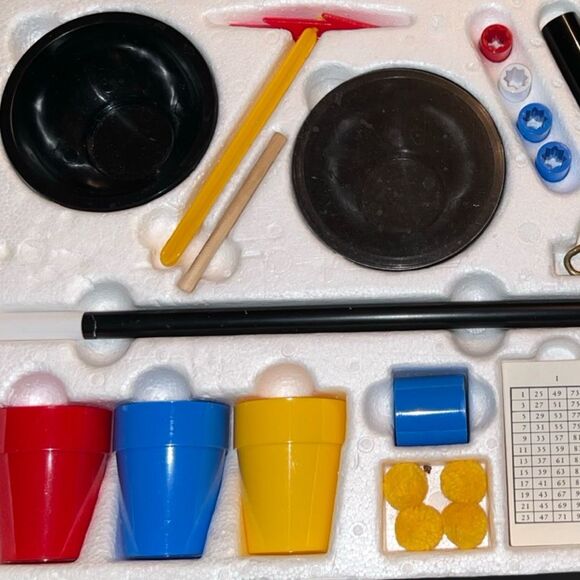 Vintage TV Magic Show “As Seen on TV” Magic Set & Trick Books RARE FIND - Picture 2 of 6